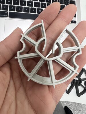 高品質のPPユニバーサルリバーホイールスペーサー プラスチックリバーチェアスペーサー コンクリート用