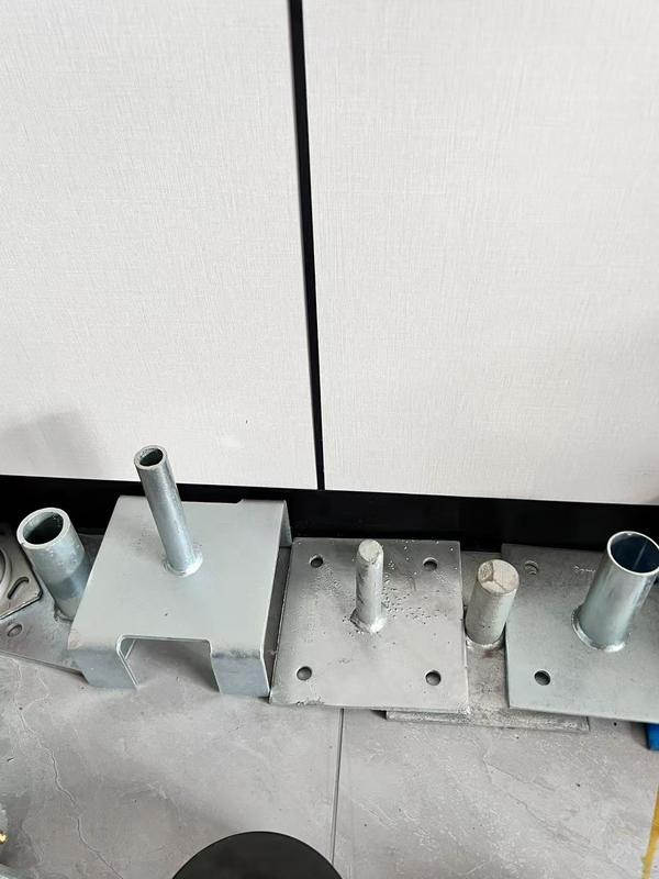 鋼製調整可能U字型ジャッキスクリューベースプレート、足場固定型足場支柱用