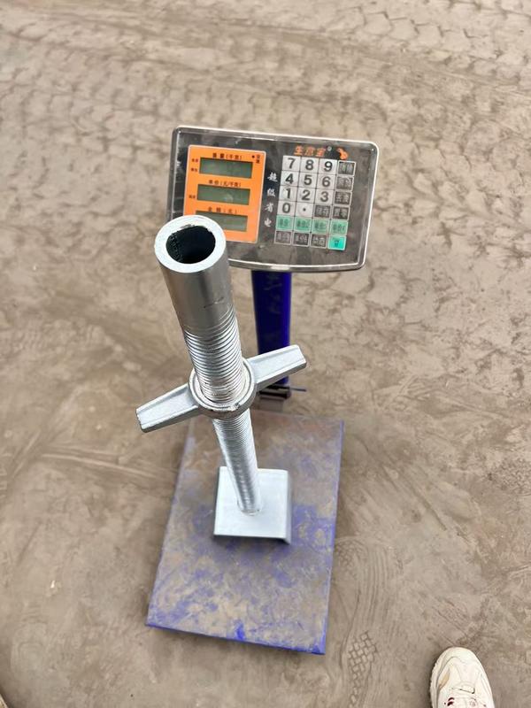 調整可能な中空スクリューベースジャッキ、足場と建設用の頑丈なスチールサポート